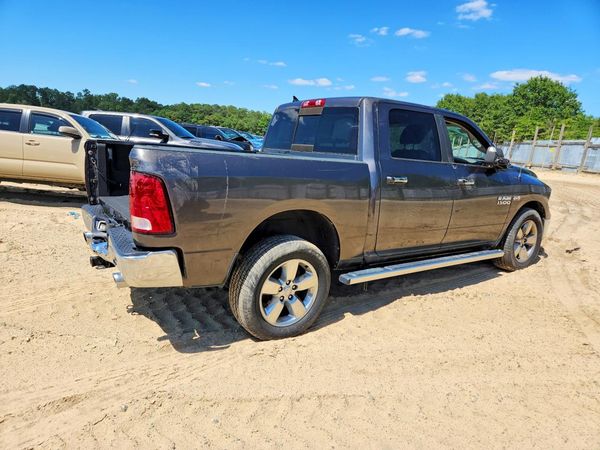 2017 RAM 1500 SLT CREW CAB 4X4