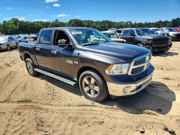 2017 RAM 1500 SLT CREW CAB 4X4