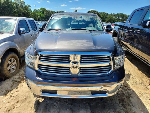 2017 RAM 1500 SLT CREW CAB 4X4