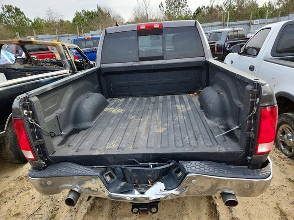 2017 RAM 1500 SLT CREW CAB 4X4