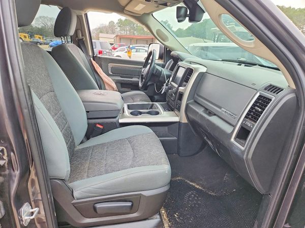 2017 RAM 1500 SLT CREW CAB 4X4