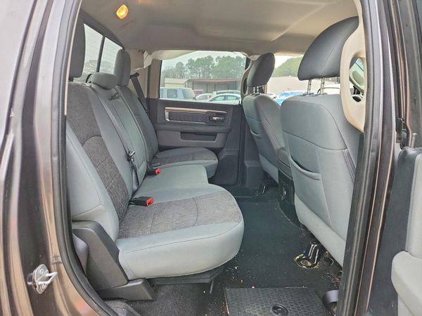 2017 RAM 1500 SLT CREW CAB 4X4