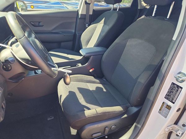 2024 HYUNDAI KONA SE