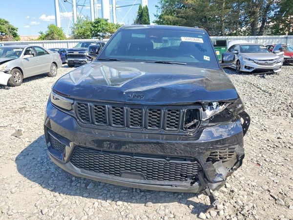 2025 JEEP GRAND CHEROKEE Laredo, Altitude