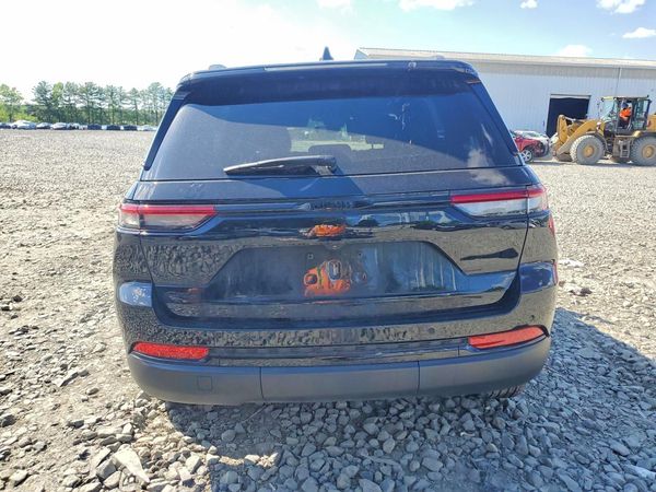 2025 JEEP GRAND CHEROKEE Laredo, Altitude