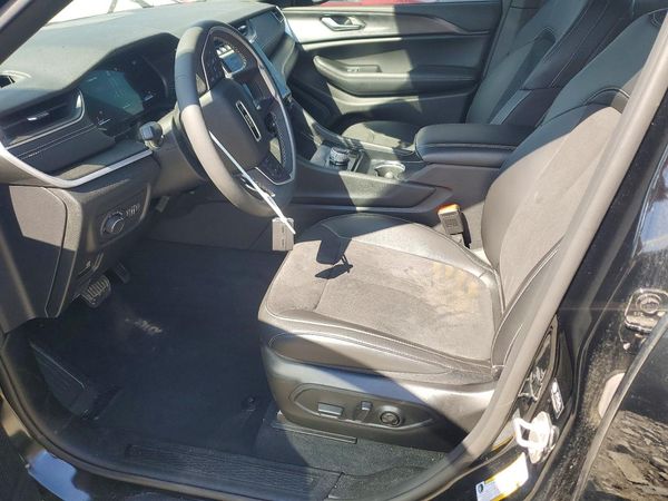 2025 JEEP GRAND CHEROKEE Laredo, Altitude
