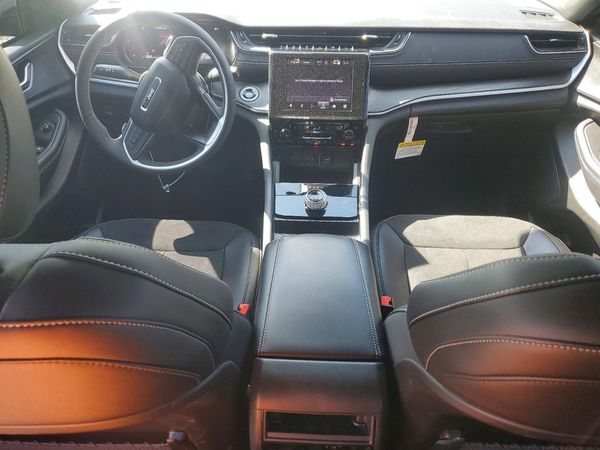 2025 JEEP GRAND CHEROKEE Laredo, Altitude