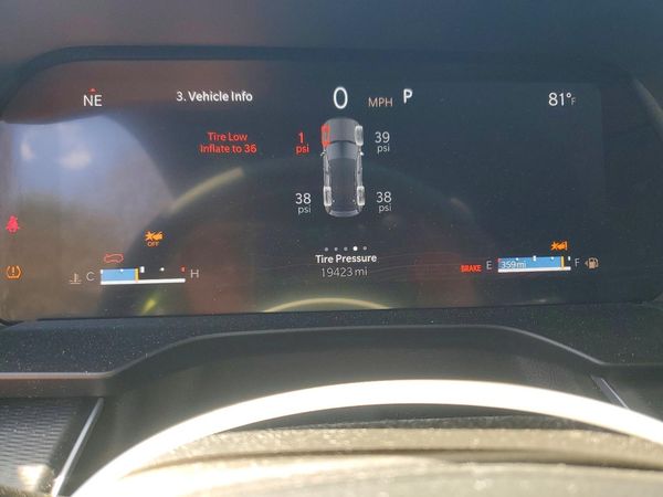 2025 JEEP GRAND CHEROKEE Laredo, Altitude