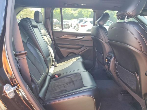2025 JEEP GRAND CHEROKEE Laredo, Altitude