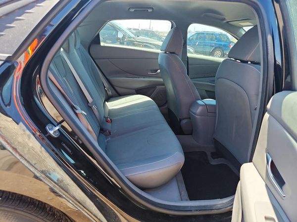 2022 HYUNDAI ELANTRA SEL w/Convenience Pkg