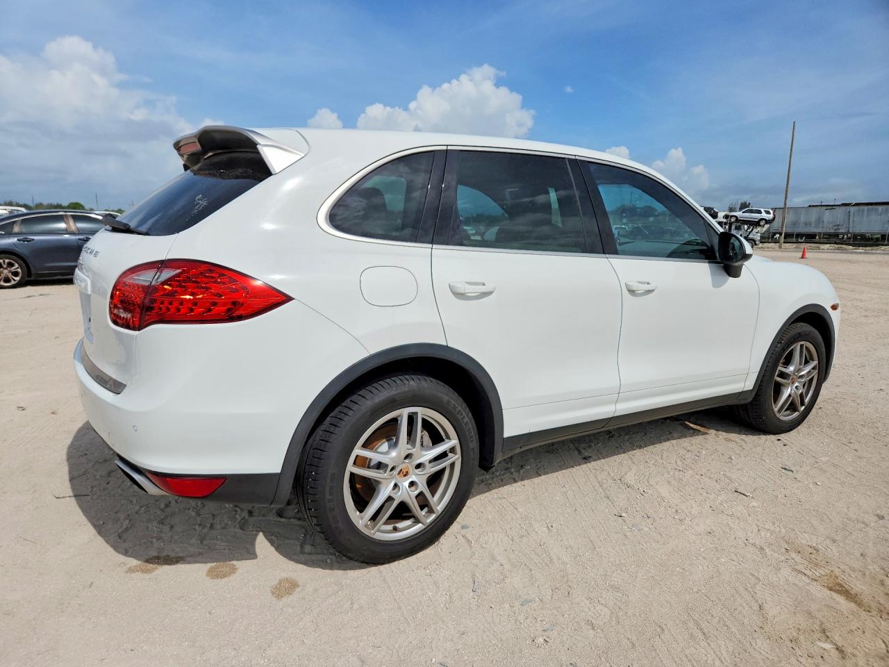 2014 PORSCHE CAYENNE