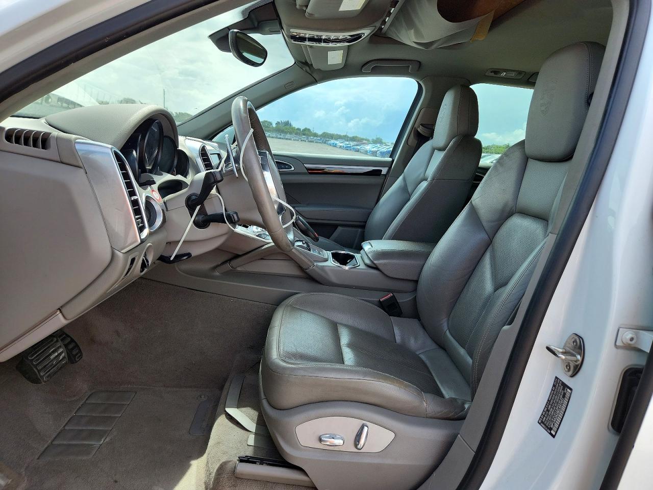 2014 PORSCHE CAYENNE