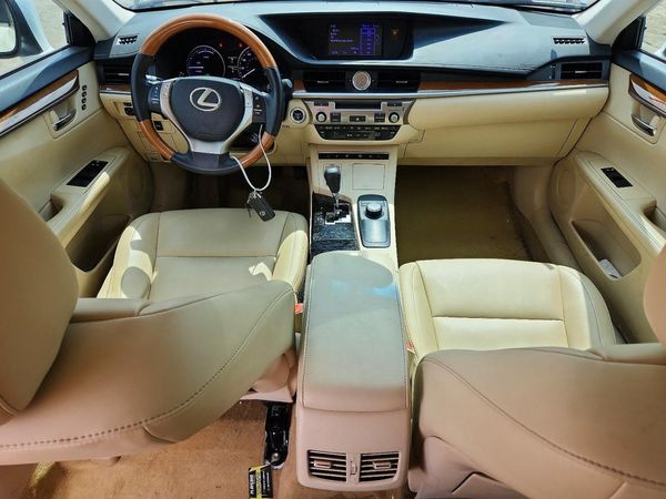 2013 LEXUS ES 300h