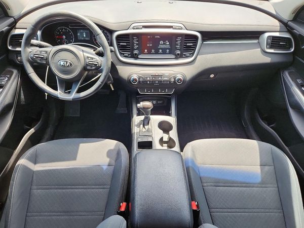 2017 KIA SORENTO L, LX