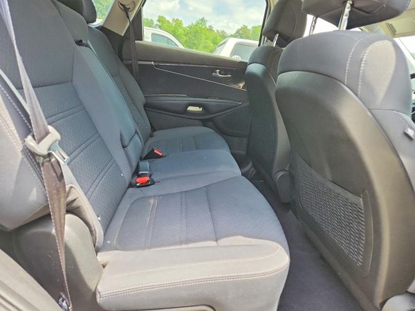 2017 KIA SORENTO L, LX