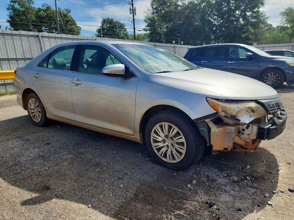 2014 TOYOTA CAMRY — Passenger 3/4