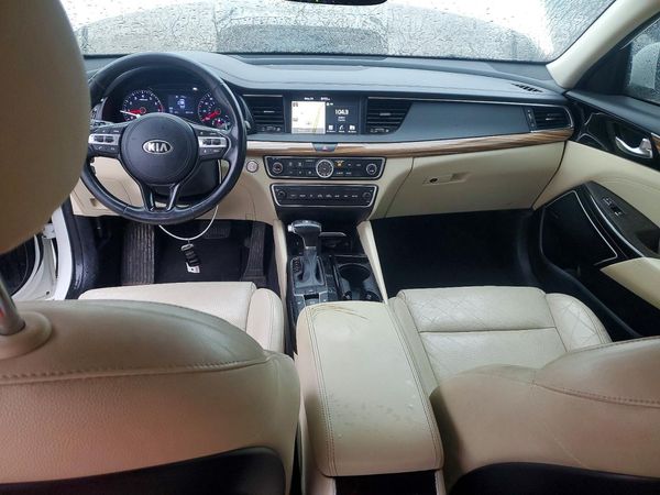 2019 KIA CADENZA