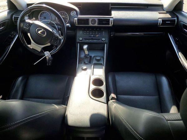 2016 LEXUS IS 200t
