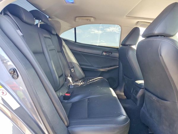 2016 LEXUS IS 200t
