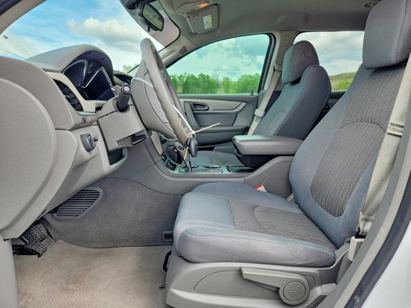 2016 CHEVROLET TRAVERSE LS