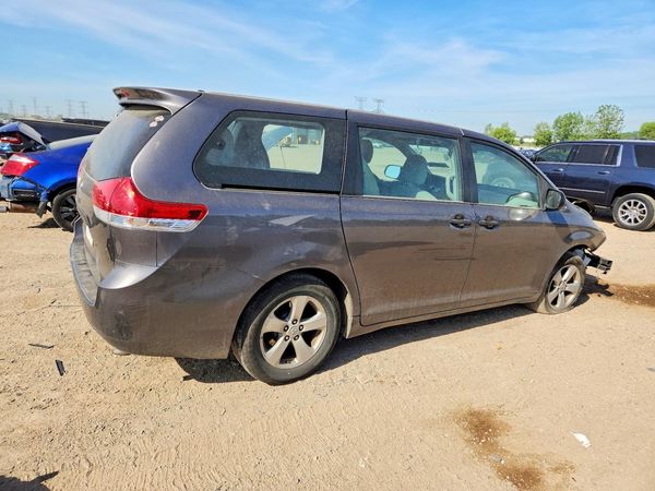 2013 TOYOTA SIENNA