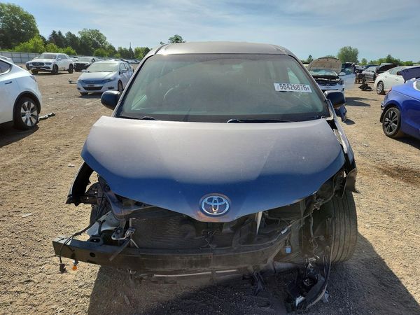 2013 TOYOTA SIENNA