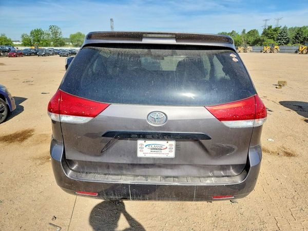 2013 TOYOTA SIENNA