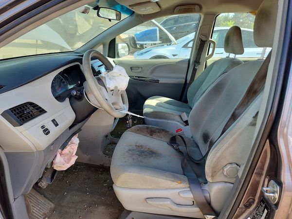 2013 TOYOTA SIENNA