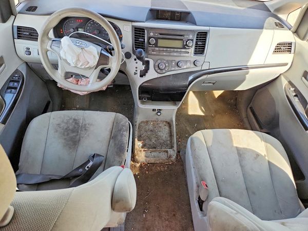 2013 TOYOTA SIENNA