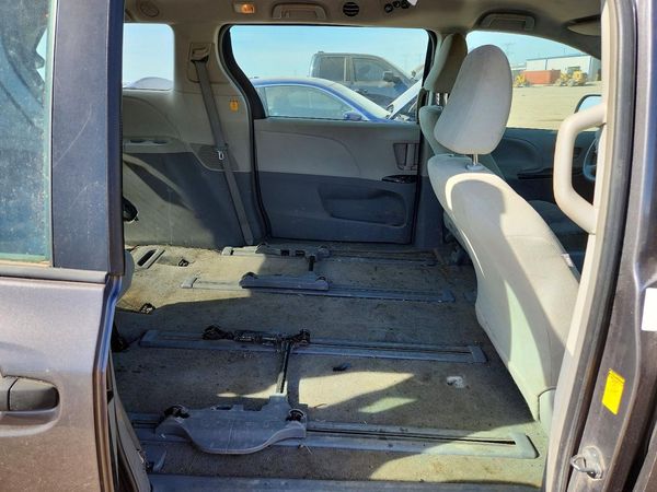 2013 TOYOTA SIENNA