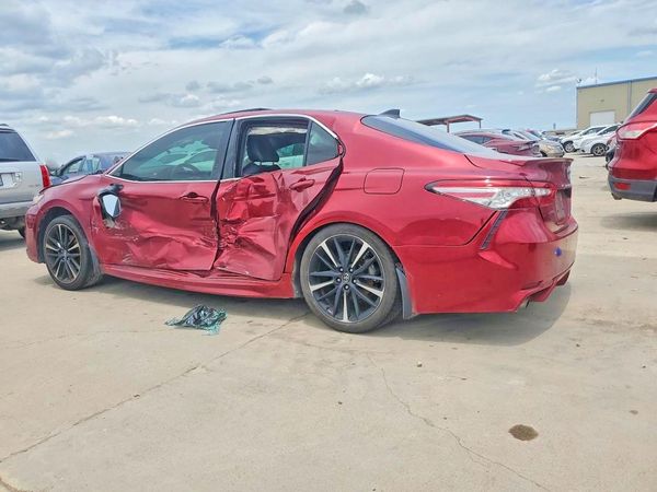 2018 TOYOTA CAMRY