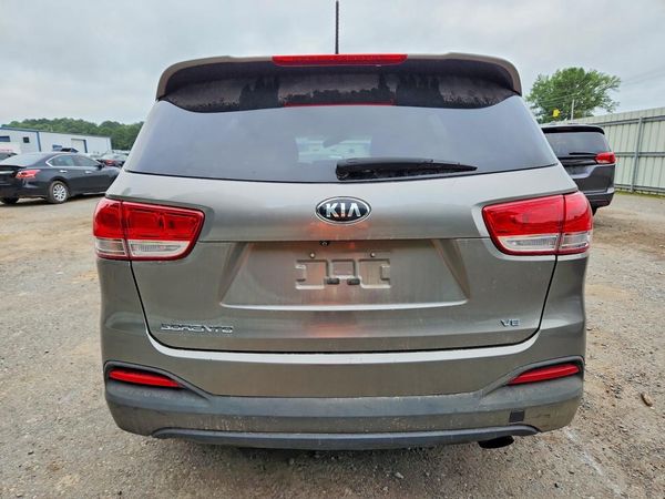 2016 KIA SORENTO L / LX