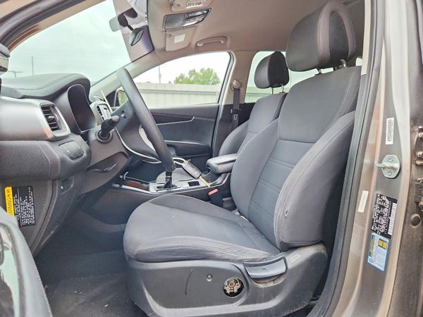 2016 KIA SORENTO L / LX