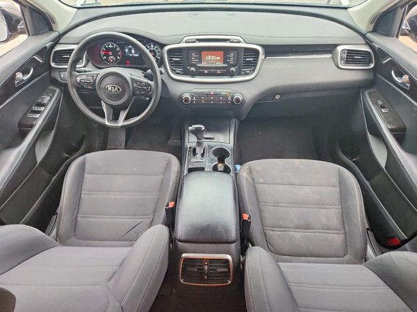 2016 KIA SORENTO L / LX