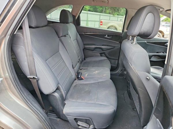2016 KIA SORENTO L / LX