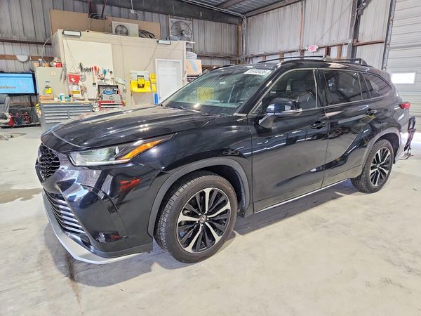 2022 TOYOTA HIGHLANDER XSE