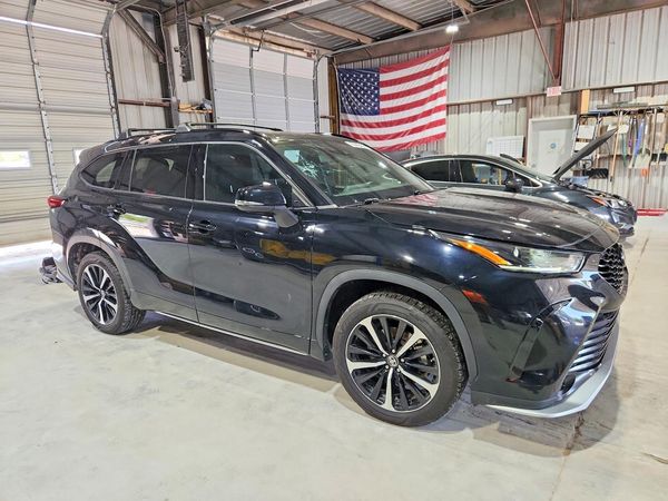 2022 TOYOTA HIGHLANDER XSE