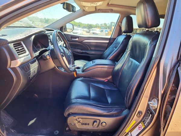 2016 TOYOTA HIGHLANDER