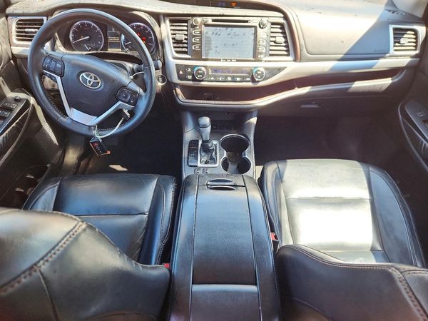 2016 TOYOTA HIGHLANDER