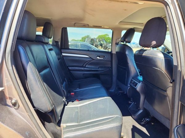 2016 TOYOTA HIGHLANDER