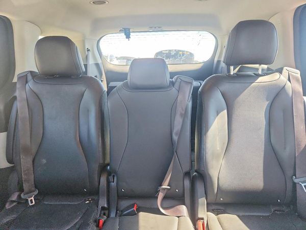 2022 KIA CARNIVAL LX, LX Seat Package