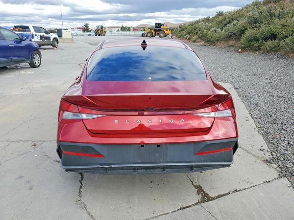 2024 HYUNDAI ELANTRA SE