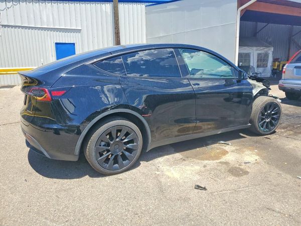 2024 TESLA MODEL Y