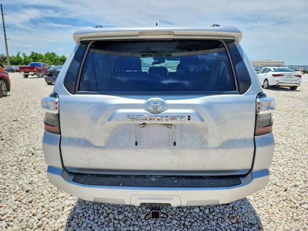 2022 TOYOTA 4RUNNER SR5
