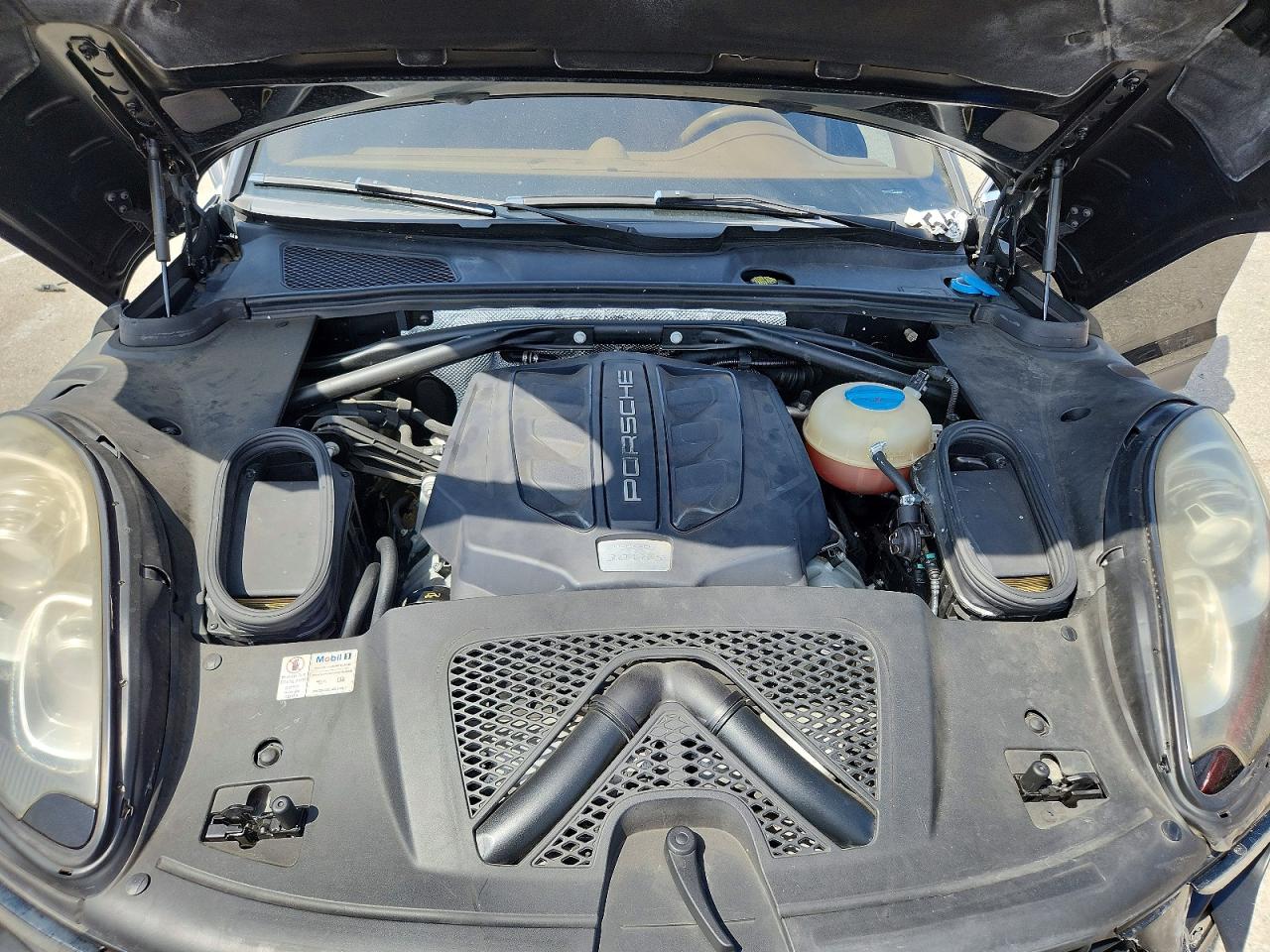 2015 PORSCHE MACAN