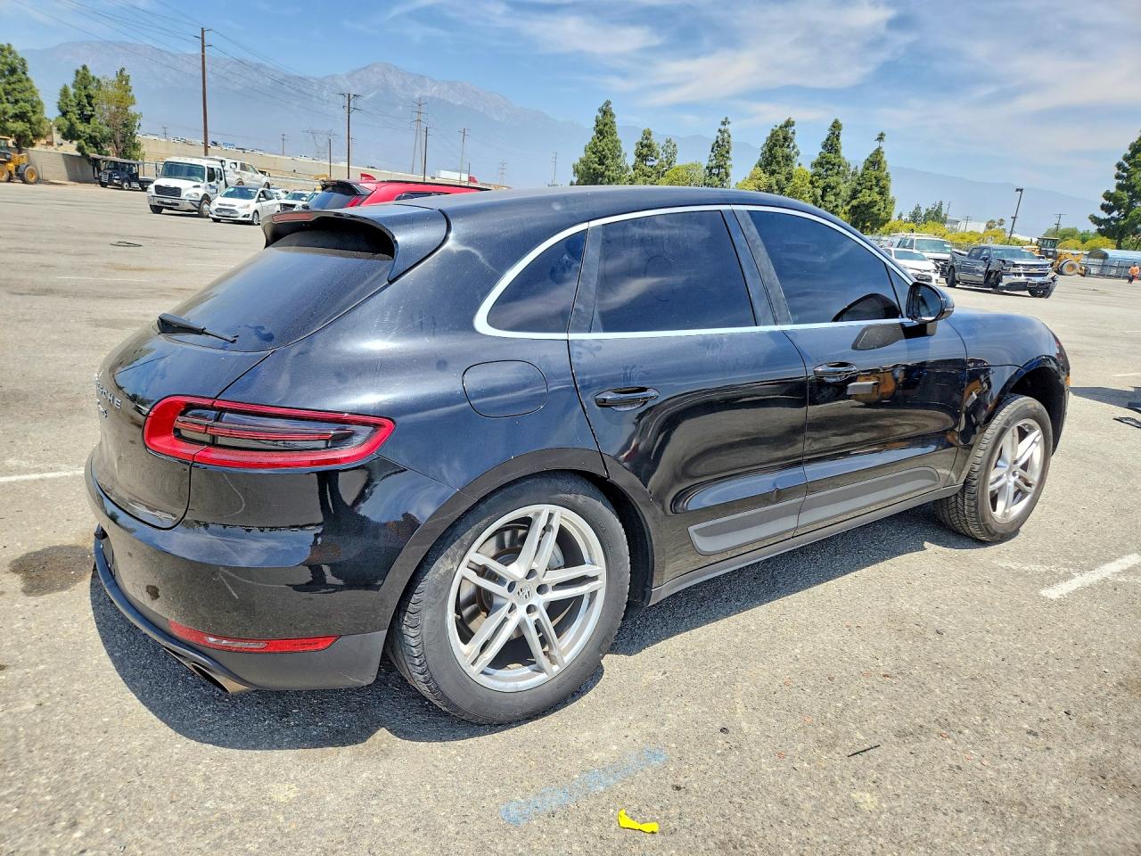 2015 PORSCHE MACAN