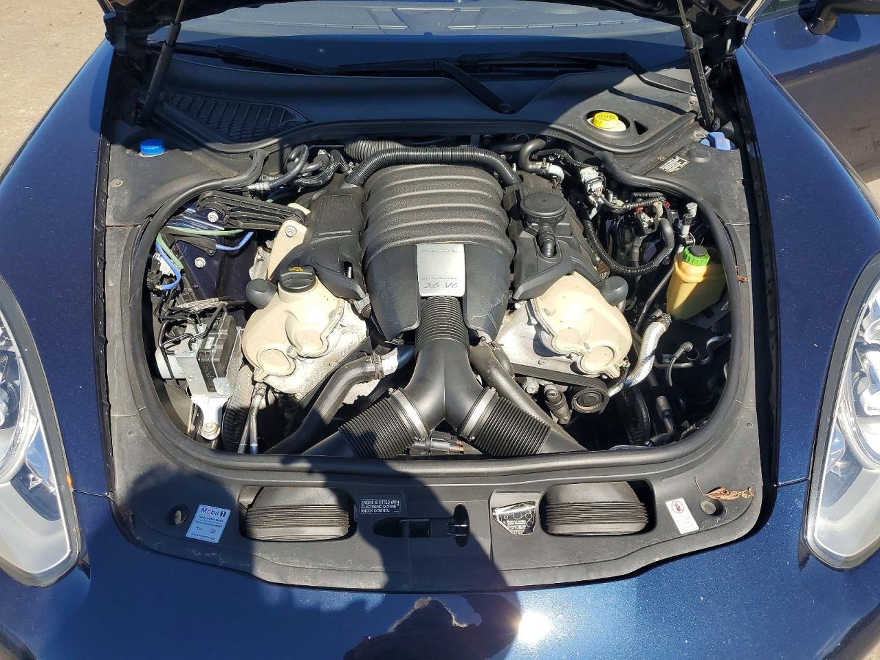 2016 PORSCHE PANAMERA Base (2WD), 4 (4WD)