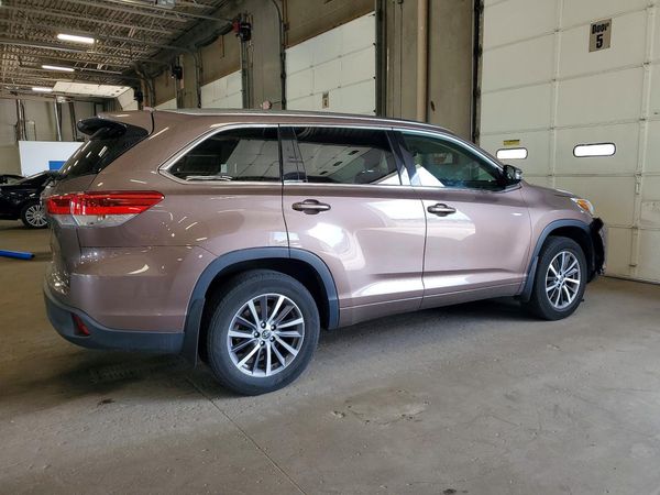 2017 TOYOTA HIGHLANDER SE/XLE