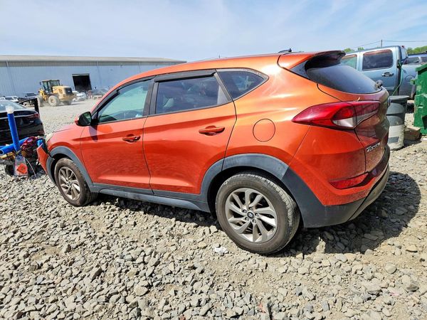 2017 HYUNDAI TUCSON SE (no options)