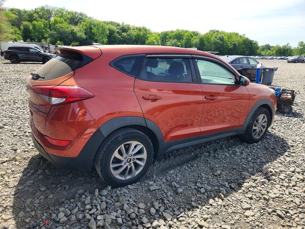 2017 HYUNDAI TUCSON SE (no options)
